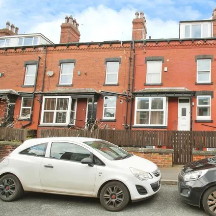 Rent this 1 bed townhouse on Trelawn Terrace in Leeds, LS6 3JQ