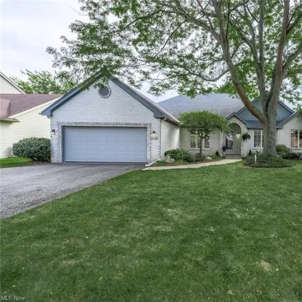 Buy this 3 bed house on 5666 Fox Hollow Court in Sylvania, OH 43560
