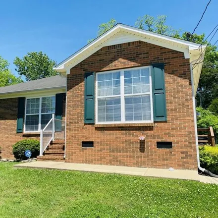 Rent this 3 bed house on 884 Berry Drive in Columbia, TN 38401