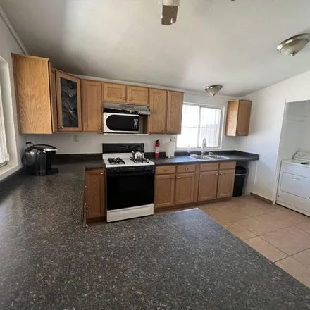 Image 5 - 2035 Palora Avenue, Winchester, NV 89169, USA - Apartment for rent