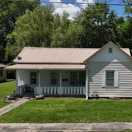 Buy this 3 bed house on 355 Northeast 2nd Street in Fairfield, IL 62837