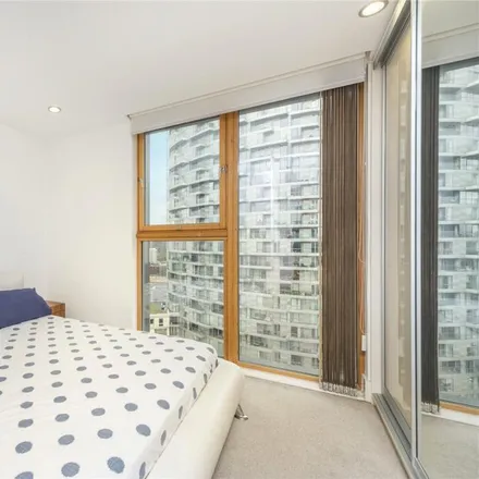 Image 8 - Streamlight Tower, 9 Blackwall Way, London, E14 9DW, United Kingdom - Apartment for rent