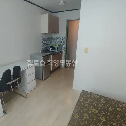 Rent this studio apartment on 서울특별시 관악구 신림동 242-23