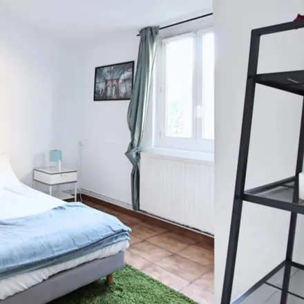 Rent this 1 bed apartment on 46 Rue Bonnefin in 33100 Bordeaux, France