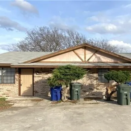 Buy this studio house on 906 Dryden Avenue in Copperas Cove, Coryell County