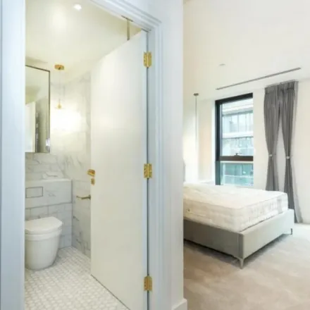 Image 1 - Cashmere Wharf, Promenade, London, E1W 2AW, United Kingdom - Apartment for rent