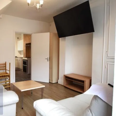 Rent this 3 bed townhouse on Bosworth Street in Sheffield, S10 1HB
