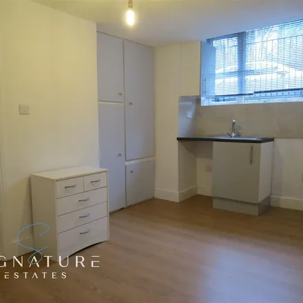 Rent this 1 bed apartment on Queens Drive in Leavesden, WD5 0PU