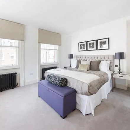 Rent this 3 bed apartment on 10 Bloomfield Terrace in London, SW1W 8PQ