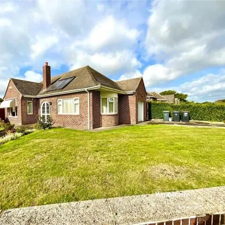 Image 1 - Forest Close, Highcliffe-on-Sea, BH23 4QF, United Kingdom - House for sale