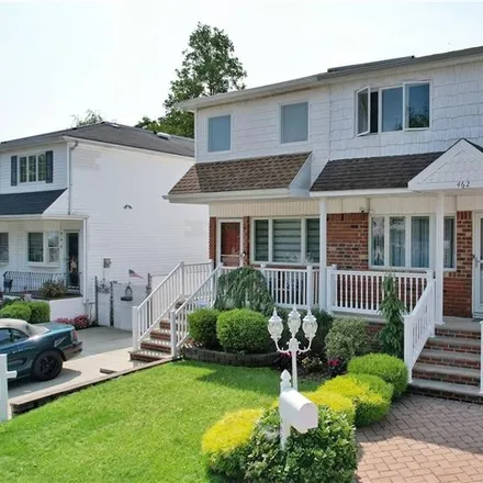 Buy this 3 bed house on 444 Retford Avenue in New York, NY 10312
