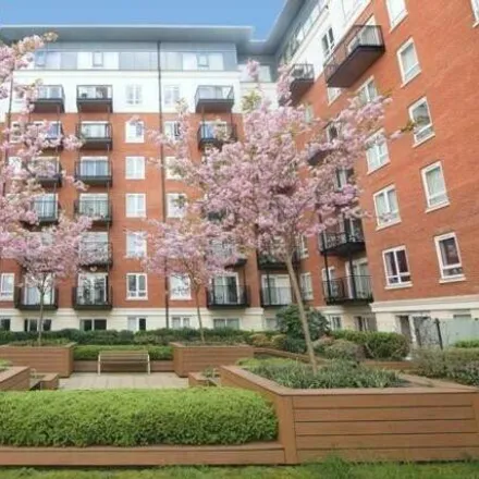 Image 1 - Gull House, Beaufort Square, London, NW9 5SW, United Kingdom - Loft for rent