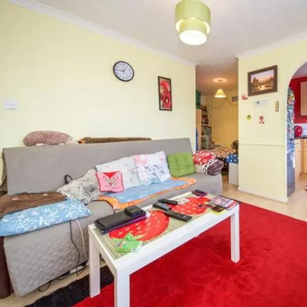 Image 4 - Bradley Road, Enfield, Great London, En3 - Apartment for sale