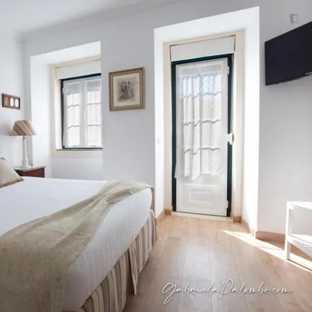 Rent this 2 bed room on Unidade de Cuidados de Saúde Personalizados da Lapa in Rua de São Ciro 36, 1200-831 Lisbon