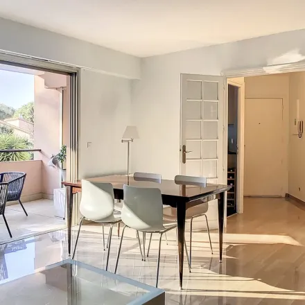 Rent this 2 bed apartment on 1 Avenue du Colonel Evans in 06000 Nice, France