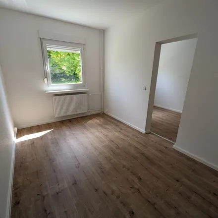 Rent this 4 bed apartment on Kreuzerstraße 3 in 06132 Halle (Saale), Germany