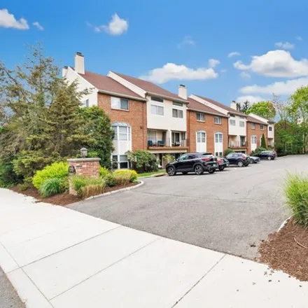 Image 1 - 170 Forest Street, Northfield, Stamford, CT 06901, USA - Condo for sale