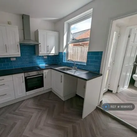 Image 3 - 16 North Gate, Bulwell, NG7 7HB, United Kingdom - Townhouse for rent