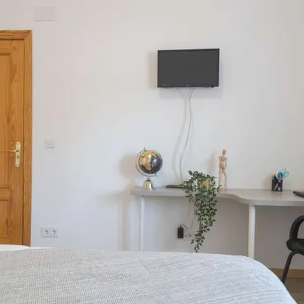 Rent this 5 bed apartment on Madrid in Aparcamiento disuasorio Colonia Jardín, Calle de Arenas de San Pedro