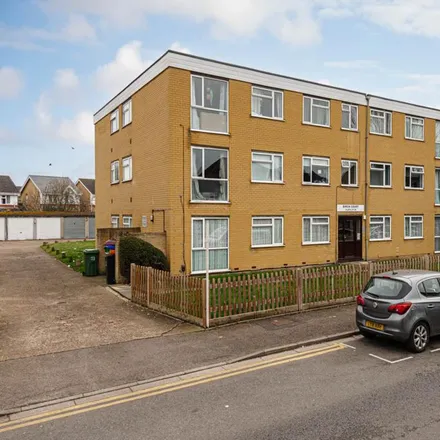 Rent this 2 bed apartment on Thicket Road in London, SM1 3AN