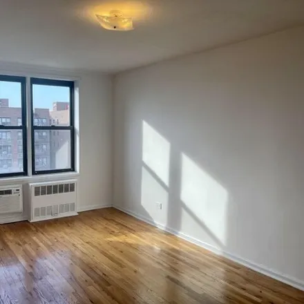 Image 7 - 599 East 7th Street, New York, NY 11218, USA - Apartment for sale