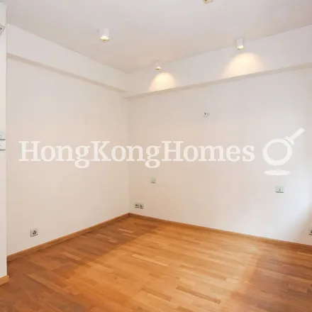 Image 7 - China, Hong Kong, Hong Kong Island, Mid-Levels, Caine Road 24-24A, Long Mansion - Apartment for rent