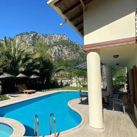 Rent this 4 bed house on Muğla