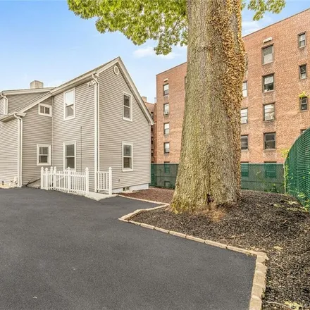 Image 2 - 8 1st Street, City of Yonkers, NY 10704, USA - Townhouse for sale