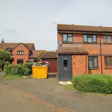 Buy this 3 bed duplex on Faverolle Green in Cheshunt, EN8 0UJ