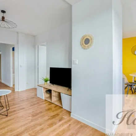 Rent this 3 bed apartment on 7 Rue Léon Blum in 80000 Amiens, France