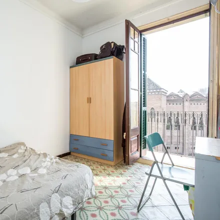 Rent this 4 bed room on Pizza Di Como in Carrer de la Diputació, 08001 Barcelona