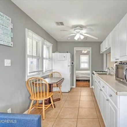 Image 7 - 88 O Street, Seaside Park, NJ 08752, USA - House for sale