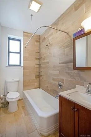 Image 9 - 210 Martine Avenue, City of White Plains, NY 10601, USA - Apartment for rent