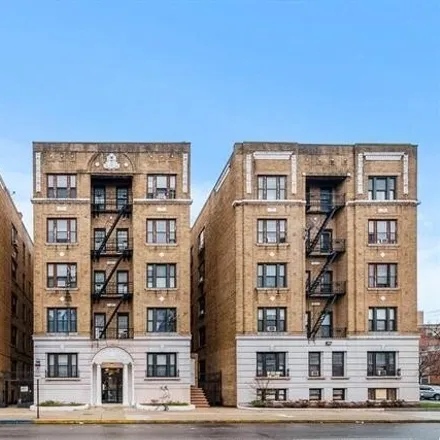 Rent this 1 bed condo on JFK Boulevard at Glenwood Avenue in John F. Kennedy Boulevard, Bergen Square