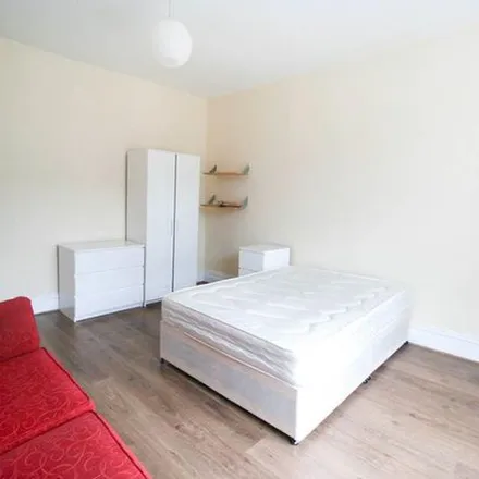 Image 3 - Kelvin Grove, Newcastle upon Tyne, NE2 1NQ, United Kingdom - Apartment for rent