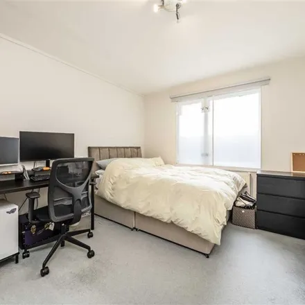 Rent this 2 bed apartment on Devonport in 23 Southwick Street, London