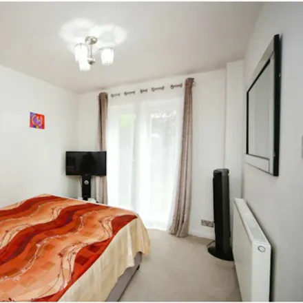 Image 9 - Woodbury Grove, Monkspath, B91 3XA, United Kingdom - Duplex for rent