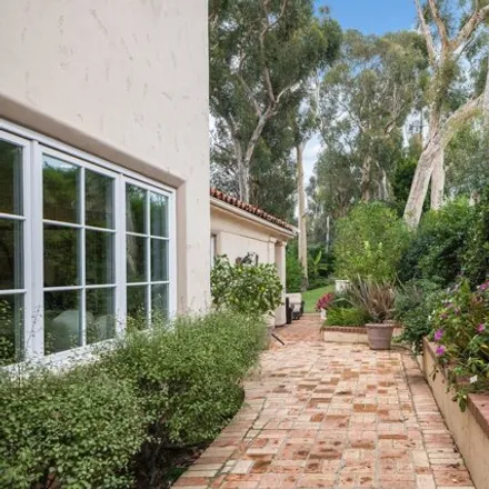 Image 4 - 264 South Woodburn Drive, Los Angeles, CA 90049, USA - House for sale