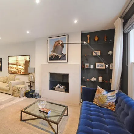 Rent this 5 bed townhouse on Rumbold Road in London, SW6 2HX