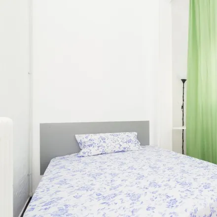 Rent this 5 bed room on Madrid in Calle del Conde de Peñalver, 29
