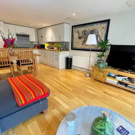Rent this 1 bed apartment on Finsbury Cottages in London, N22 8PW