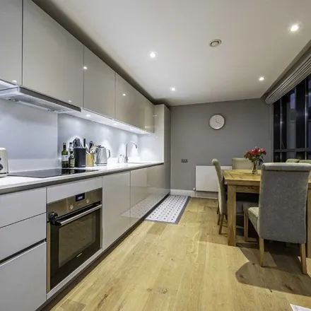 Rent this 2 bed apartment on The Green School in London Road, London