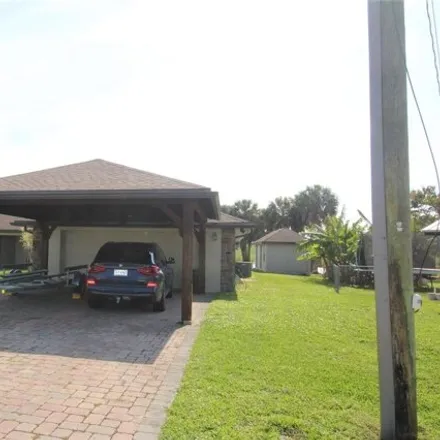 Image 5 - 1122 Oak St, Florida, 34974 - House for sale