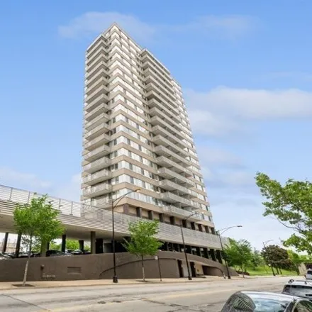 Buy this 1 bed condo on 5601 North Sheridan Road in Chicago, IL 60626