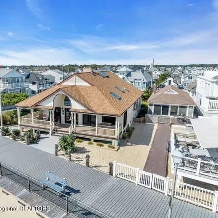 Image 1 - 62 Water Street, Point Pleasant Beach, NJ 08742, USA - House for sale