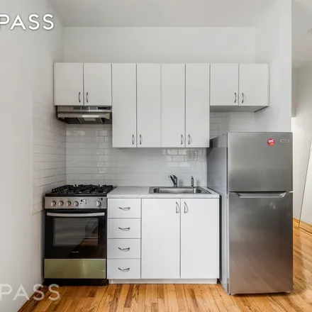 Image 6 - 123 Huron Street, New York, NY 11222, USA - Apartment for rent