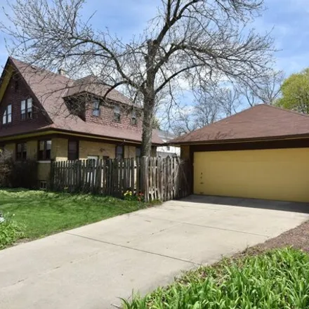 Image 2 - 6935 West Wisconsin Avenue, Wauwatosa, WI 53213, USA - House for sale