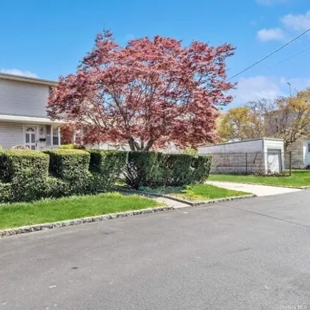 Buy this 4 bed house on 190 North Broome Avenue in Village of Lindenhurst, NY 11757