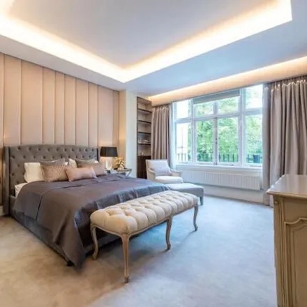 Rent this 5 bed apartment on 20 Rutland Gate in London, SW7 1AY