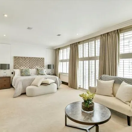 Image 3 - 28 Clabon Mews, London, SW1X 0EE, United Kingdom - Townhouse for sale